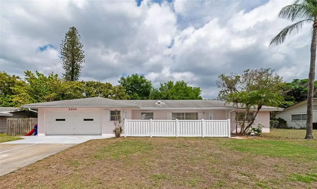 2825 Pinecrest Street Sarasota FL 34239
