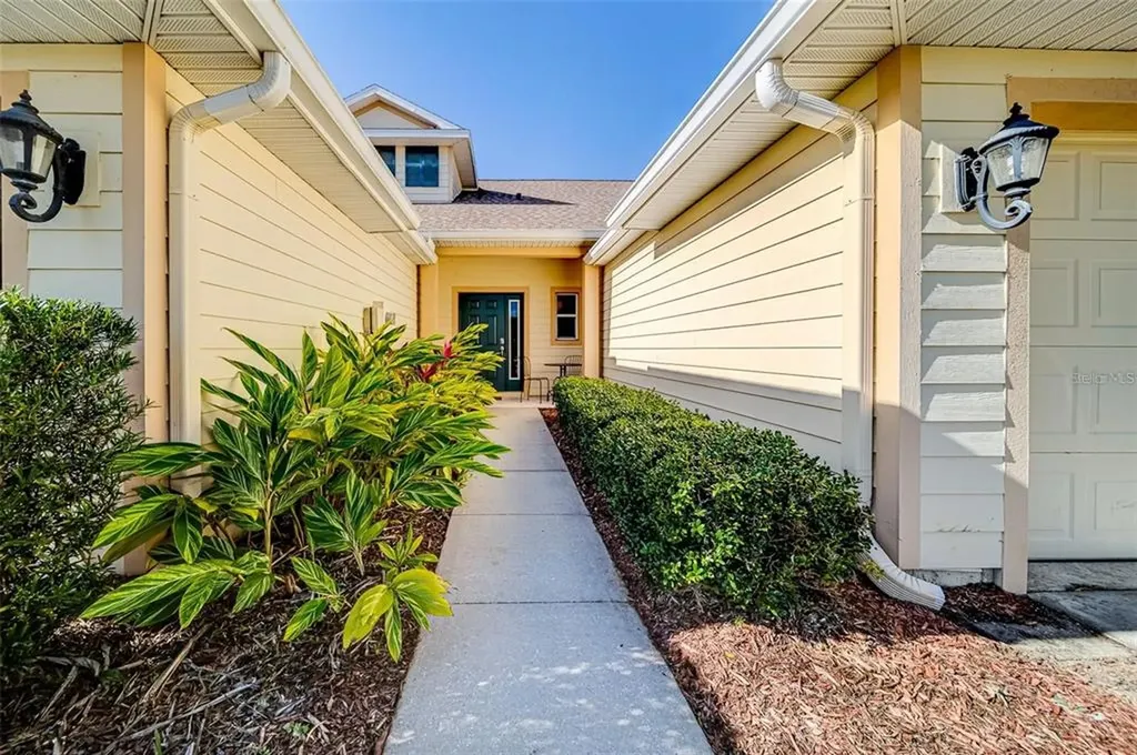 8973 Iron Oak Avenue Tampa FL 33647