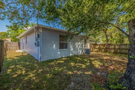 2486 15th Avenue S St Petersburg FL 33712