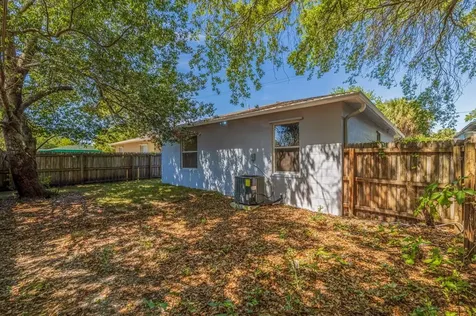 2486 15th Avenue S St Petersburg FL 33712