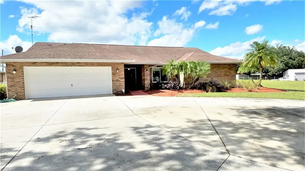 218 S Lake Starr Boulevard Lake Wales FL 33898