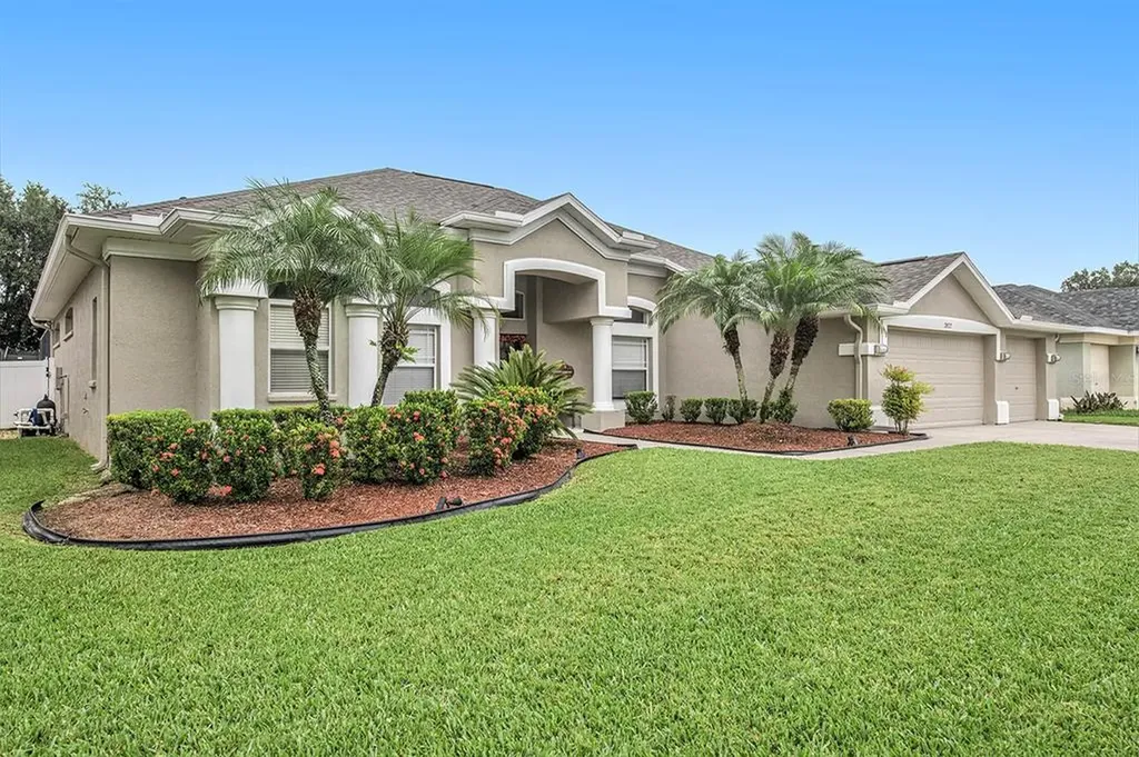 2822 Mossy Timber Trail Valrico FL 33596