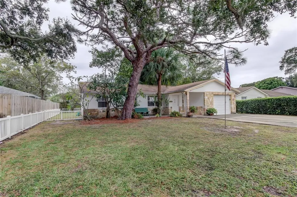 518 62nd Avenue NE St Petersburg FL 33702