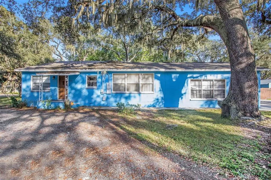 8725 N Lynn Avenue Tampa FL 33604