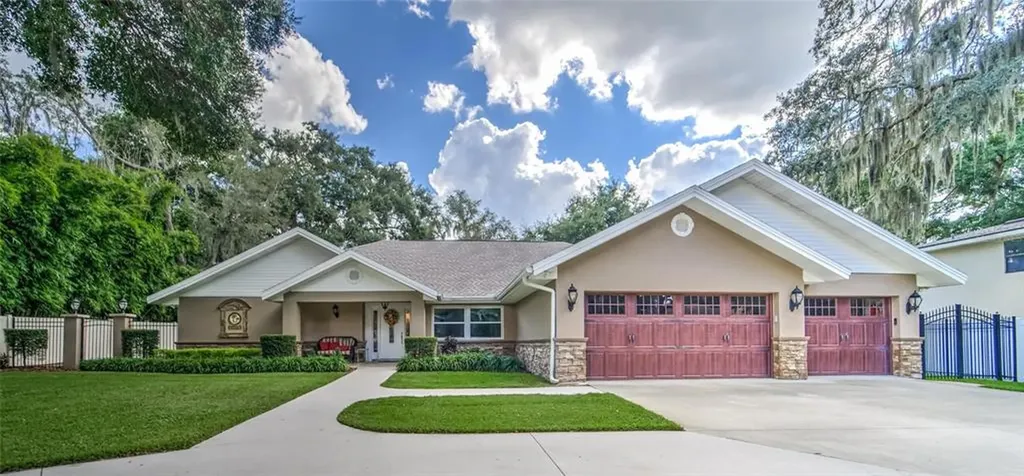 1211 Deepwood Court Brandon FL 33511