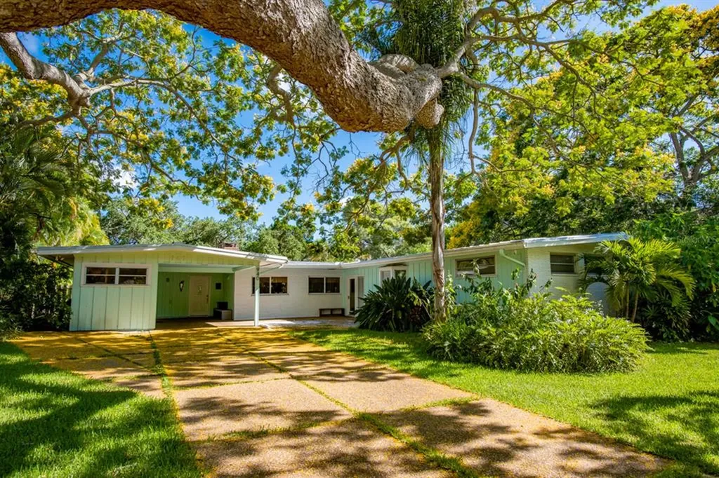 940 Caloosa Drive Sarasota FL 34234