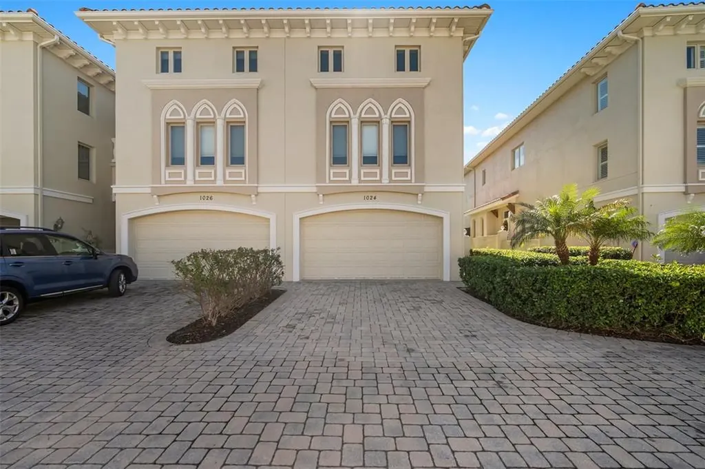 1024 Paseo Del Rio NE St Petersburg FL 33702