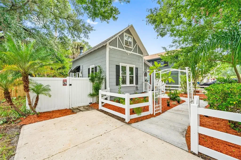 316 49th Avenue N St Petersburg FL 33703