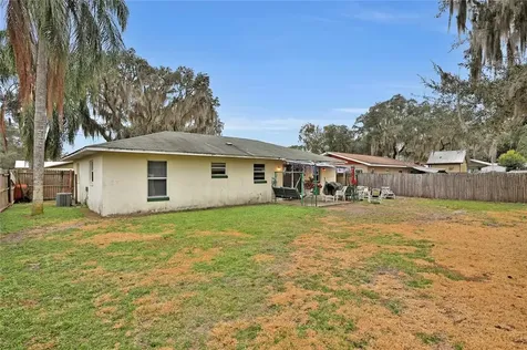 17205 Lakeview Court Umatilla FL 32784