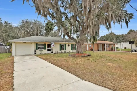 17205 Lakeview Court Umatilla FL 32784