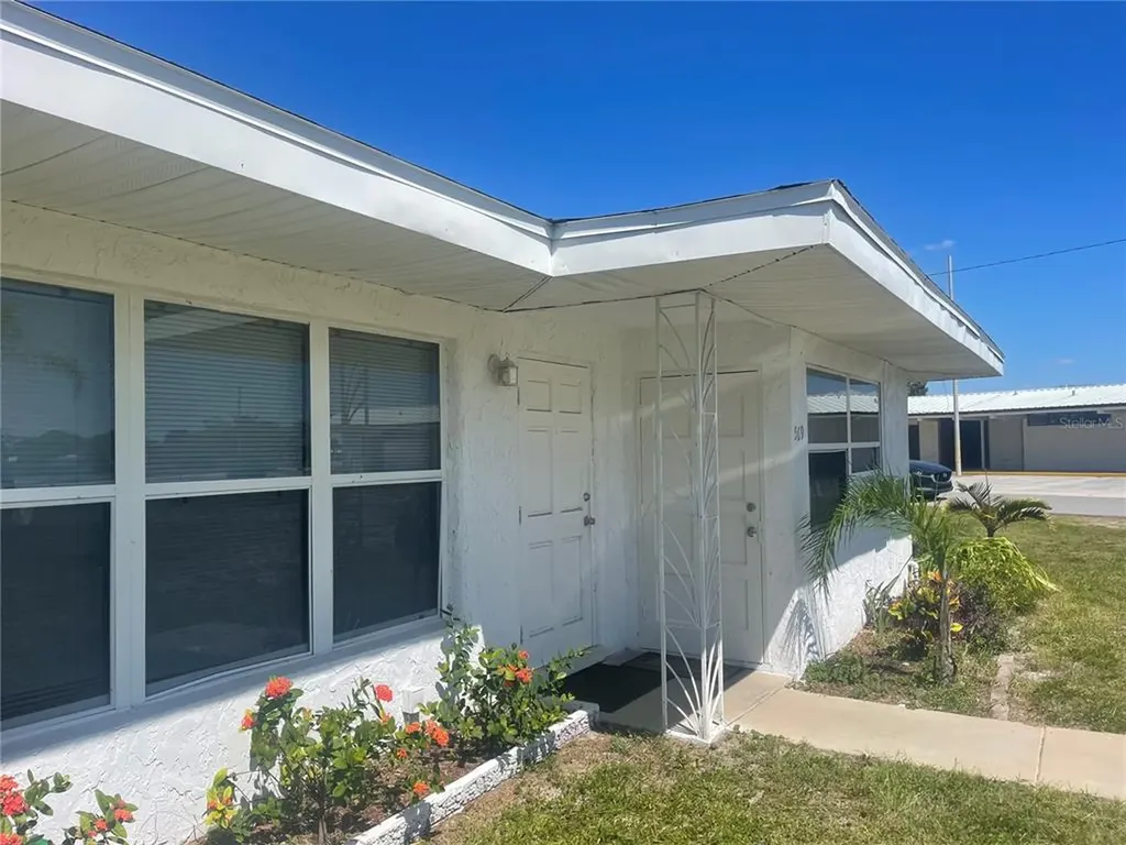 569 Poincianna Drive Sarasota FL 34243