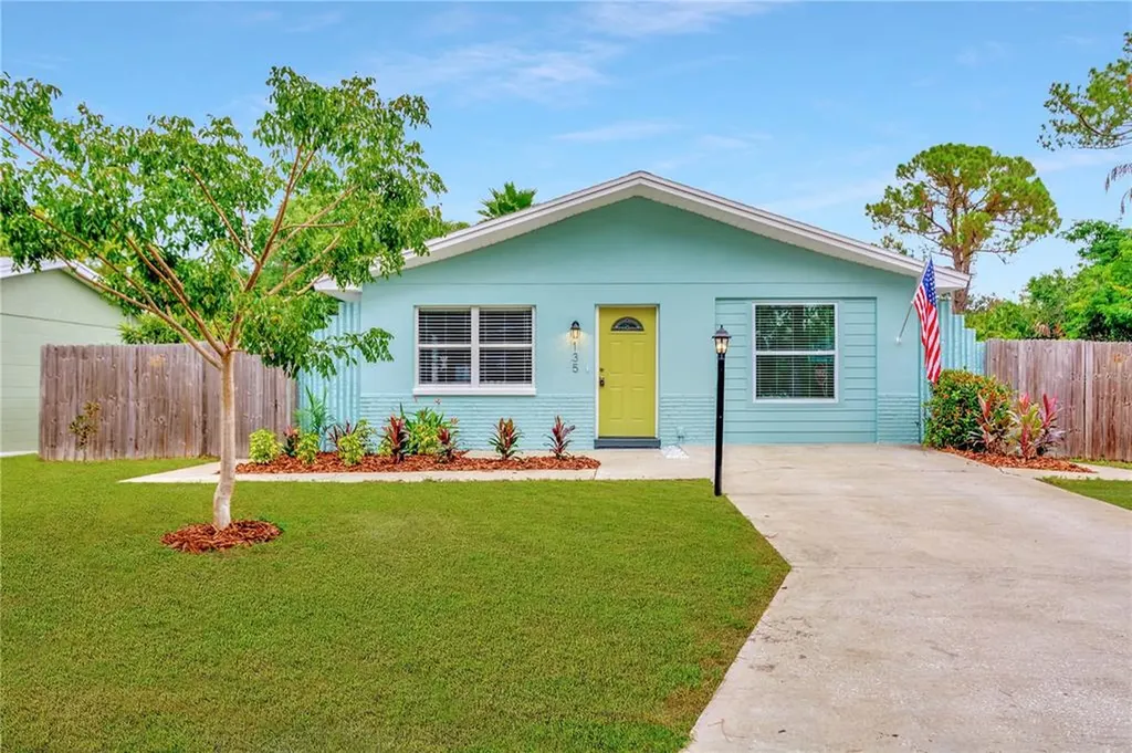 135 SW Monroe Circle N St Petersburg FL 33703
