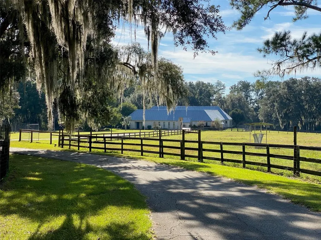 19350 NW 123rd Court Micanopy FL 32667