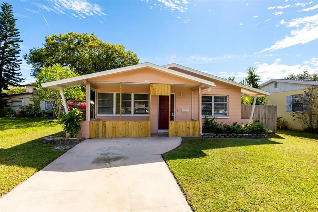 3820 Dartmouth Avenue N St Petersburg FL 33713