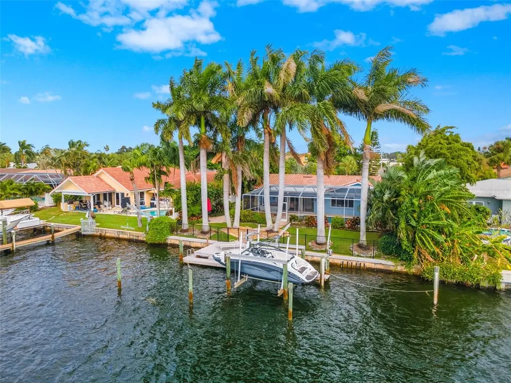 3860 48th Avenue S St Petersburg FL 33711