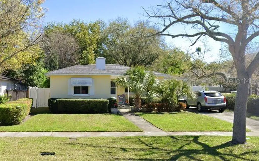 319 Appian Way NE St Petersburg FL 33704