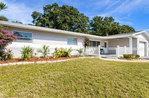 6081 21st Avenue N St Petersburg FL 33710