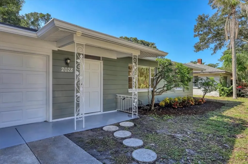 2028 Bougainvillea Street Sarasota FL 34239