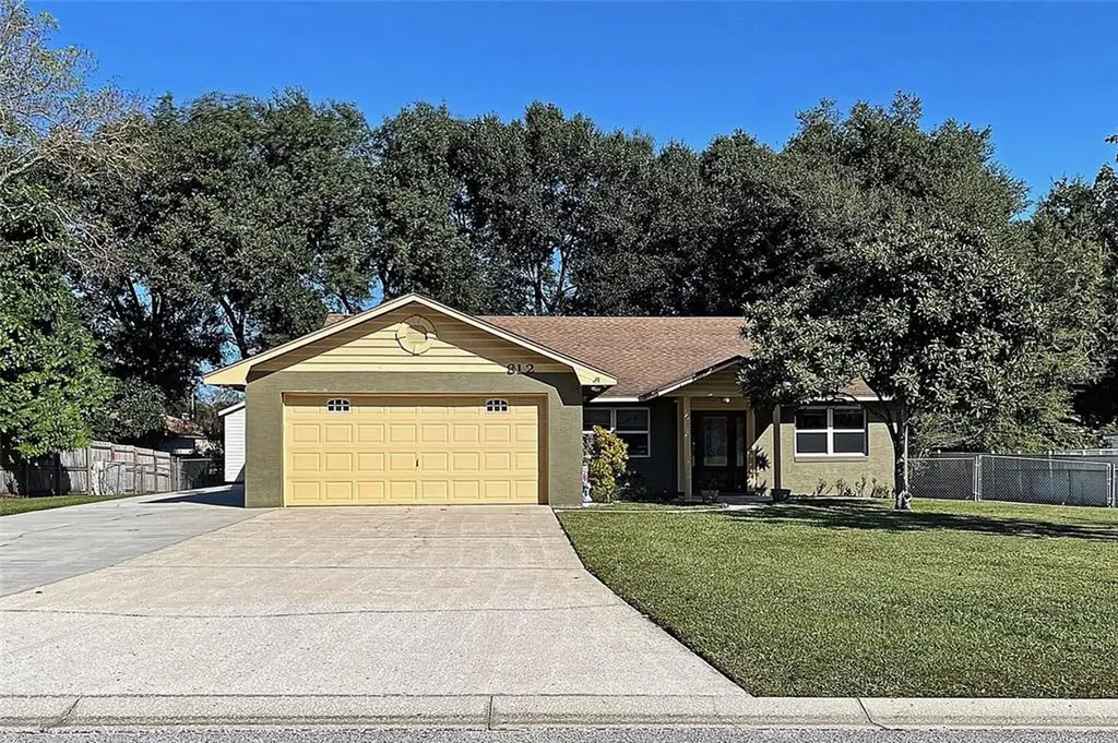 812 Cedar Knoll Drive N Lakeland FL 33809