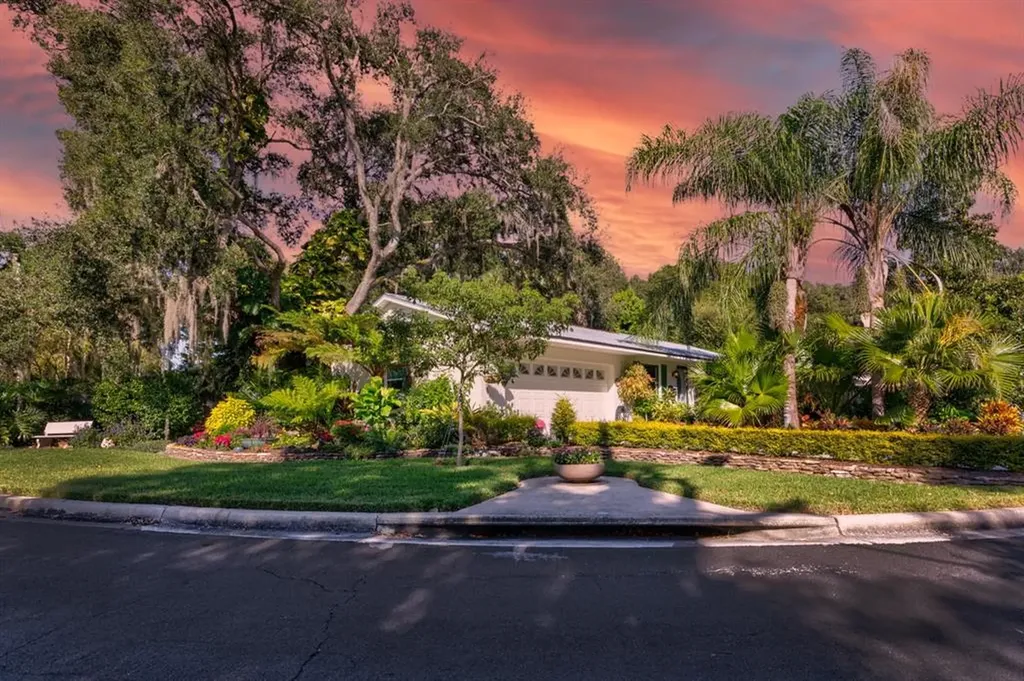 635 Michigan Street Mount Dora FL 32757