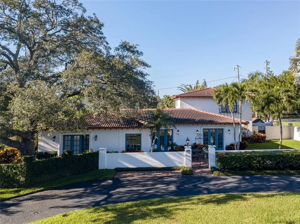 1198 Snell Isle Boulevard NE St Petersburg FL 33704