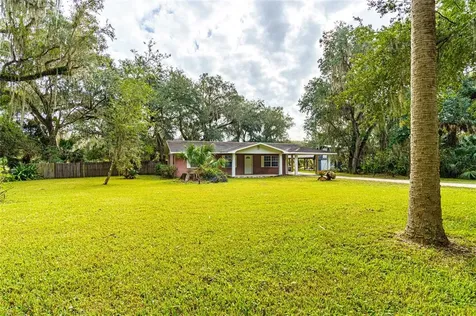 2853 Cr 416n Lake Panasoffkee FL 33538