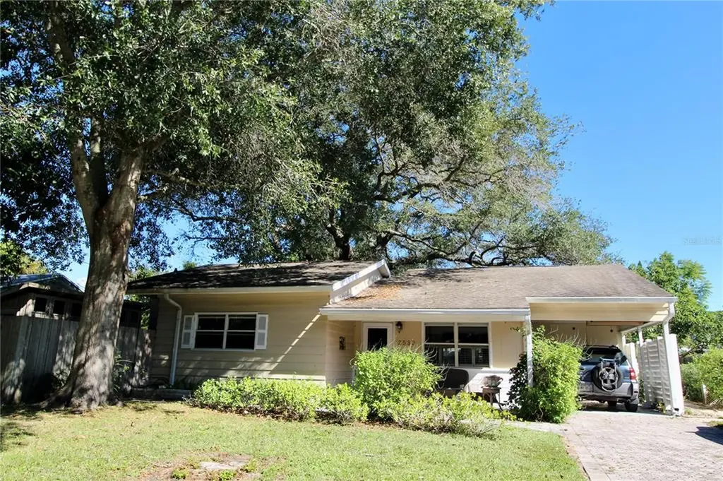 2530 E Paulstan Court Sarasota FL 34237