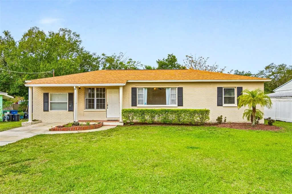 10304 N Oakleaf Avenue Tampa FL 33612
