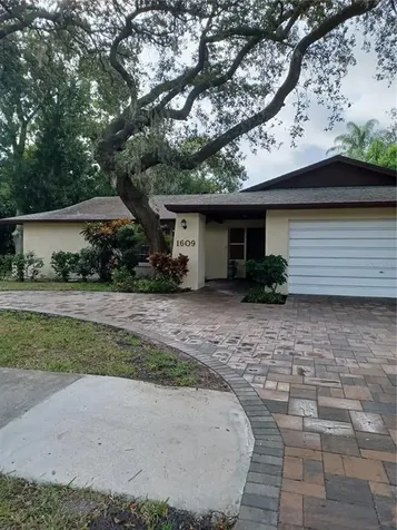 1609 Lakeview Road Clearwater FL 33756