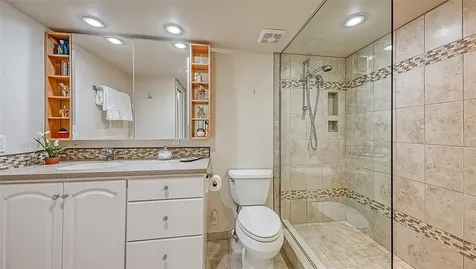 555 S Gulfstream Avenue Sarasota FL 34236