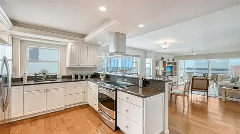 555 S Gulfstream Avenue Sarasota FL 34236
