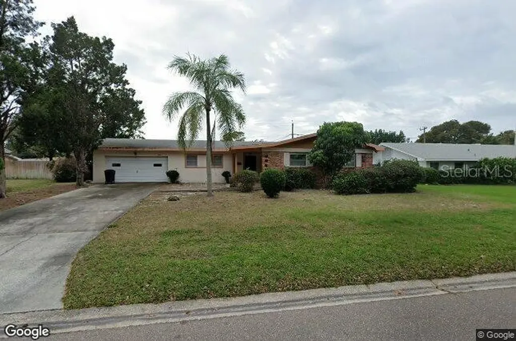 3864 50th Avenue S St Petersburg FL 33711