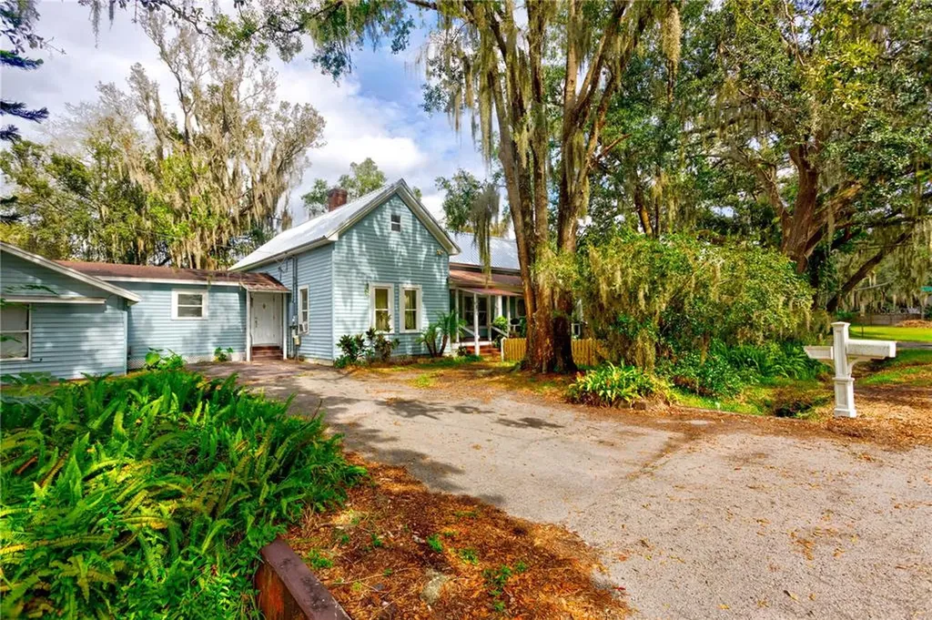 908 E Gilchrist Street Plant City FL 33563