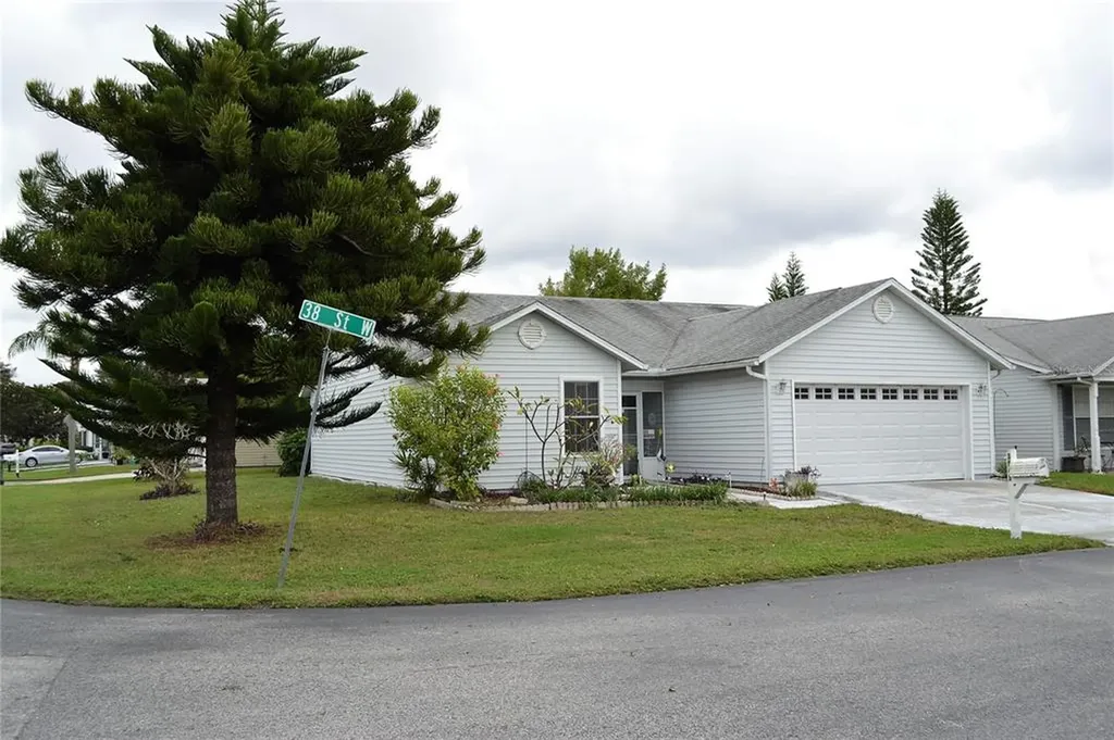 3945 38th Street W Bradenton FL 34205
