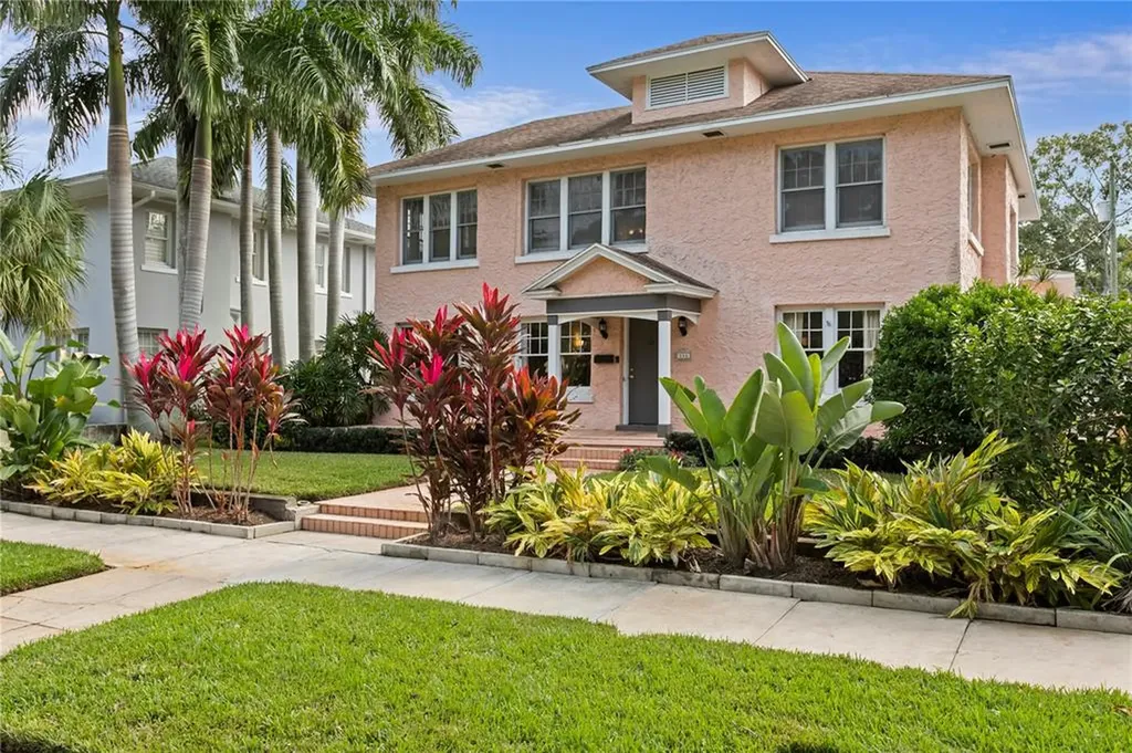 446 19th Avenue NE St Petersburg FL 33704