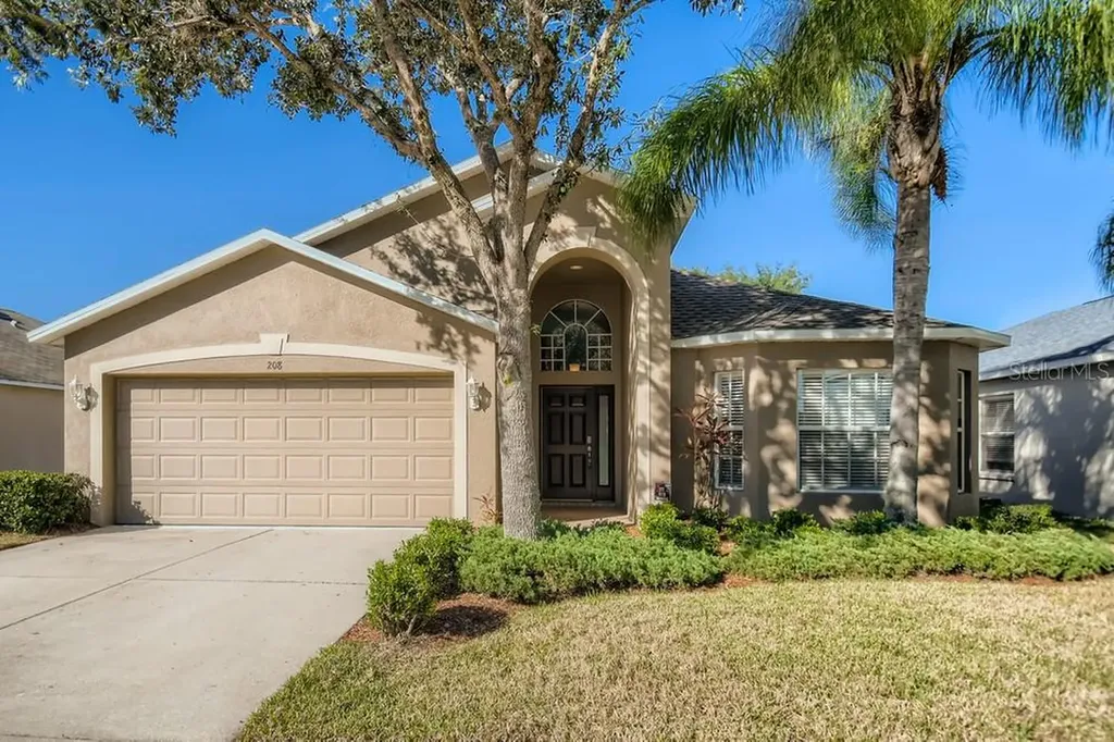 208 Smokey Hill Avenue Ruskin FL 33570
