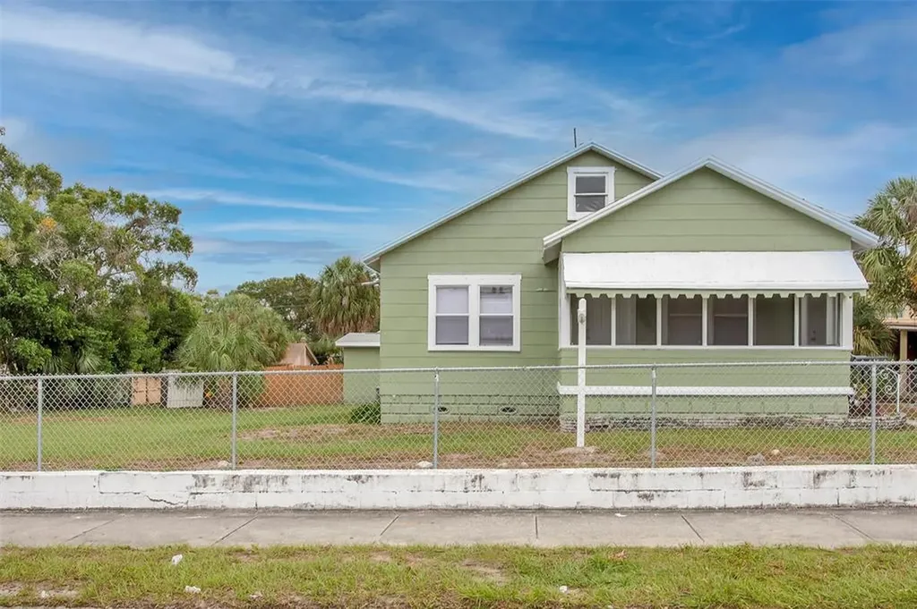 944 18th Avenue S St Petersburg FL 33705