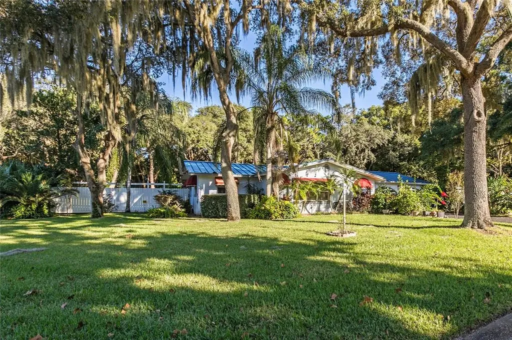 6815 Fern Circle Leesburg FL 34748