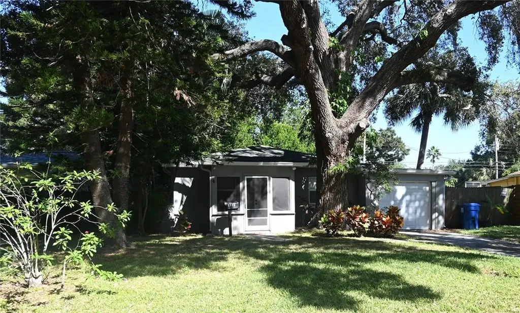5113 15th Avenue N St Petersburg FL 33710