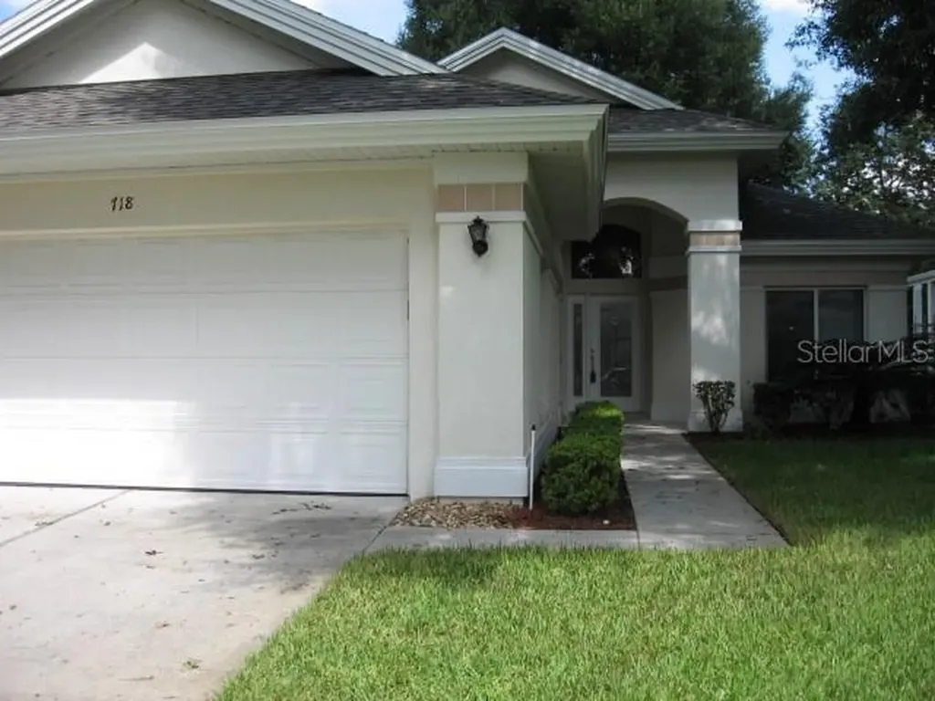 718 Crepe Myrtle Circle Apopka FL 32712