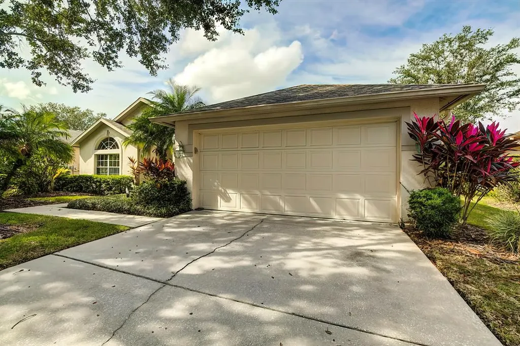 9414 Hunters Pond Drive Tampa FL 33647