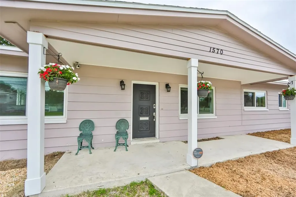 1570 83rd Avenue N St Petersburg FL 33702
