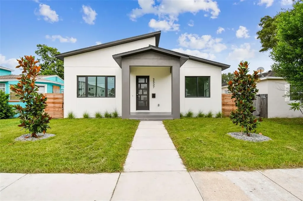 2537 13th Avenue N St Petersburg FL 33713