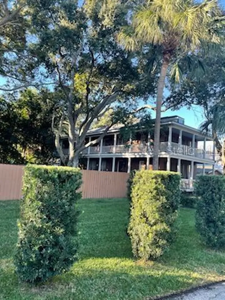 2406 W Country Club Avenue Tampa FL 33611
