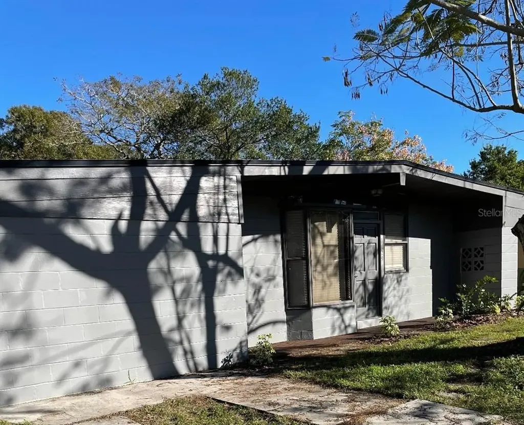 1129 Dogwood Avenue Tampa FL 33613