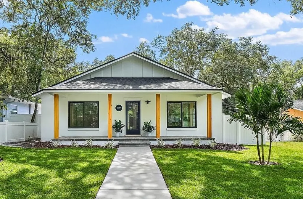 5228 40th Avenue N St Petersburg FL 33709