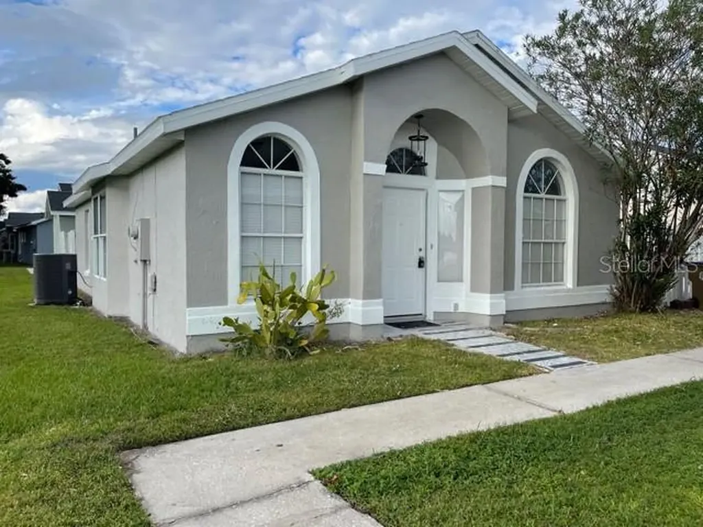 2437 Harbor Town Drive Kissimmee FL 34744
