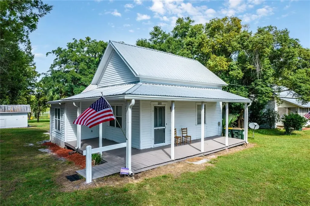 203 N Kentucky Avenue Umatilla FL 32784
