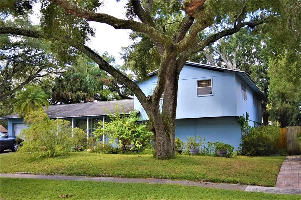 8307 W Pocahontas Avenue Tampa FL 33615
