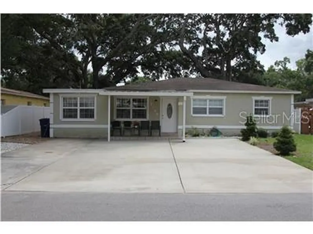 2104 W Paris Street Tampa FL 33604